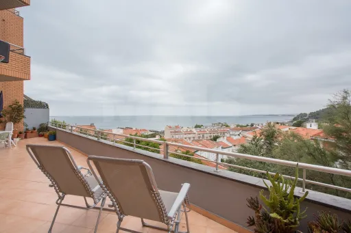 T3+1 Algés, duplex vista mar, condomínio fechado e piscina