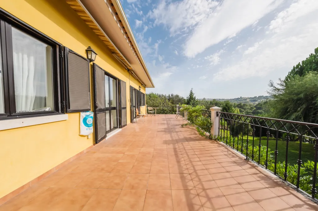 Propriedade única, a apenas 2 km de Alcobaça, com mais de 30.000 m² de terreno
