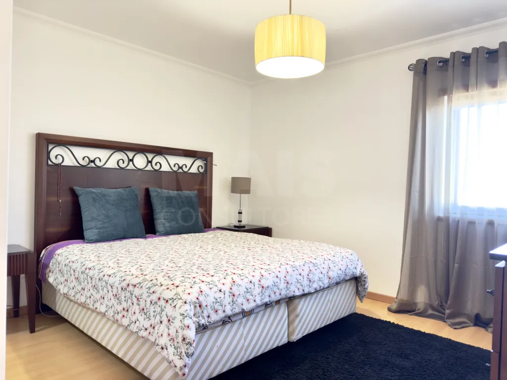Apartamento T3 com suíte e garagem em Peniche