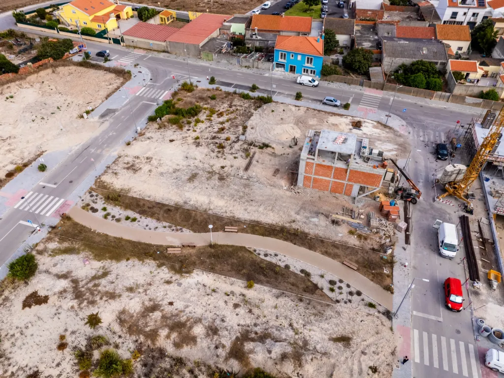 Construção de Moradia Nova com Piscina a Minutos da Praia do Baleal