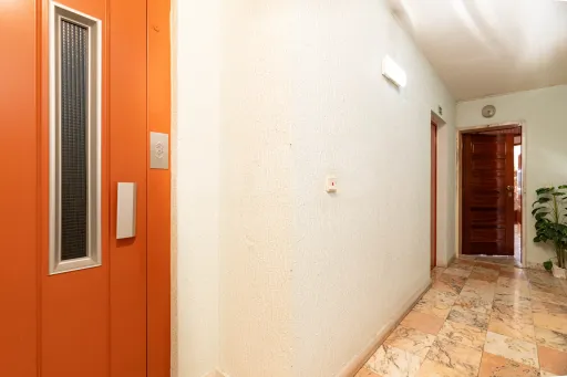 Apartamento T2 com Varanda e Arrecadação em Agualva Cacem - Sintra
