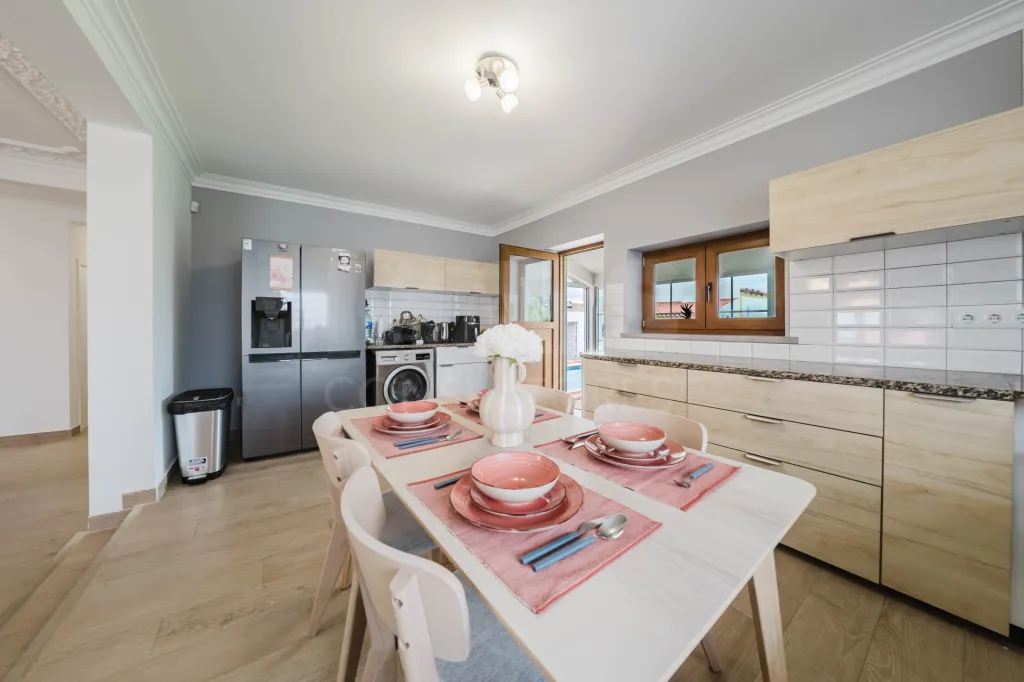 Moradia T3+2 com piscina e jardim a 8km de Caldas da Rainha