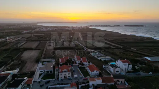T3 em Ferrel | Vista aberta, exposição nascente/sul/poente, terraço e garagem