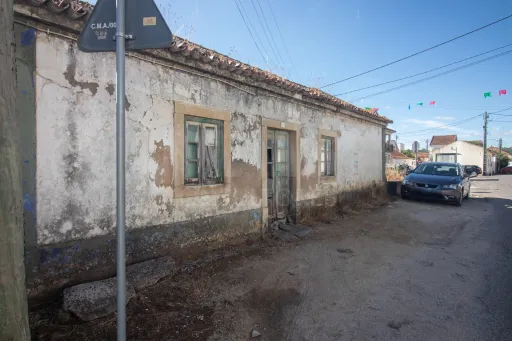 💡 Invista e Personalize: T2 com Logradouro em Aldeia Típica