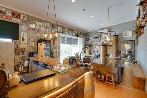 Imóvel com 2200m2 com Adega e restaurante equipado