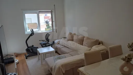 Apartamento T2 Remodelado no Centro do Cadaval