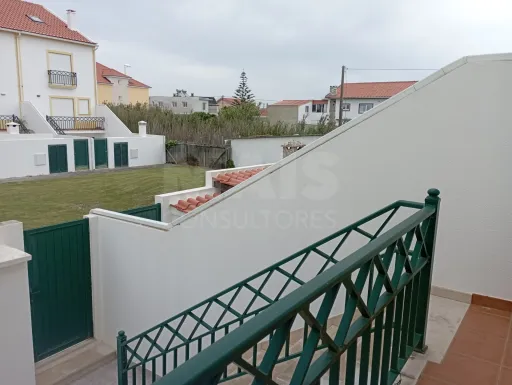 Moradia T2 + 1 Mobilada com Garagem e Quintal - Casais do Baleal