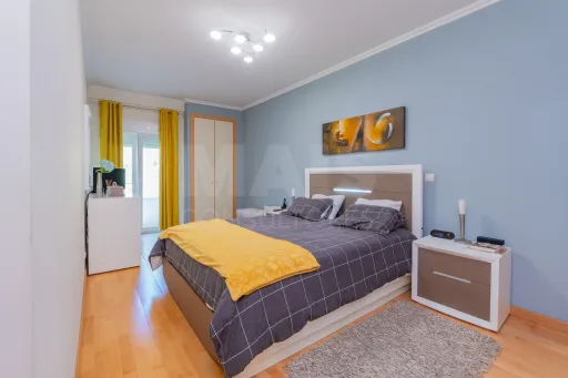 Apartamento T3 com box e vista rio em Vila Franca de Xira