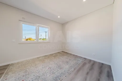Moradia T3 Moderna, Térrea com Espaço Exterior | Olho Marinho, Óbidos