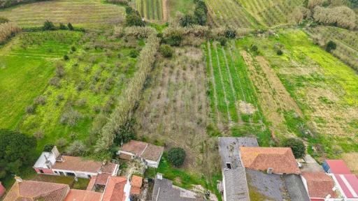 Terreno no centro da Usseira