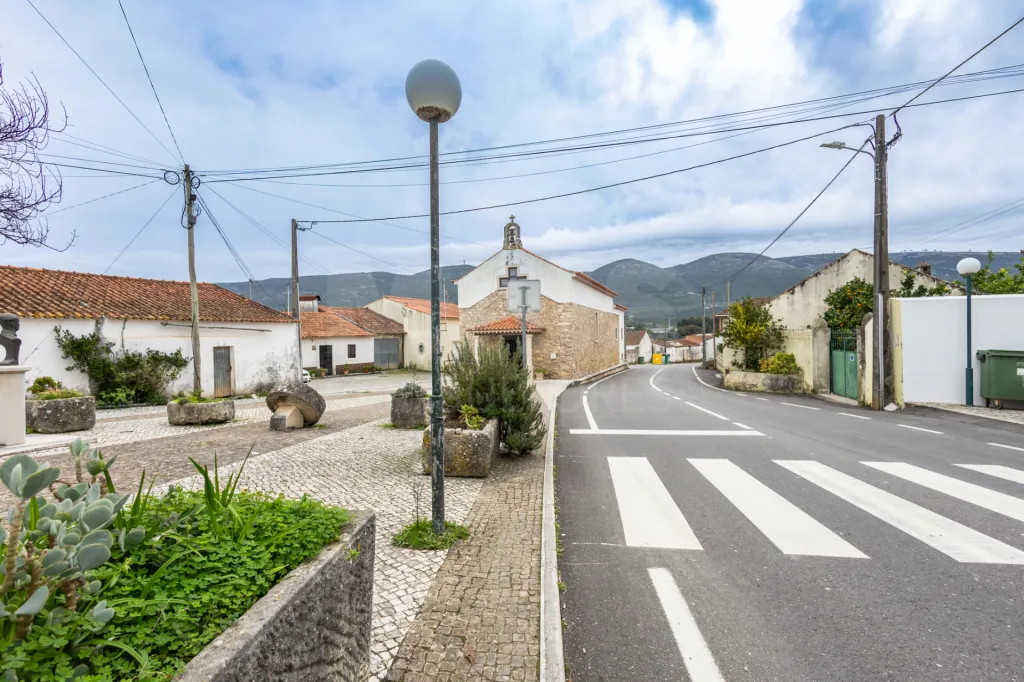 O Seu Refúgio Térreo T2 Remodelado: Conforto e Modernidade em Aljubarrota