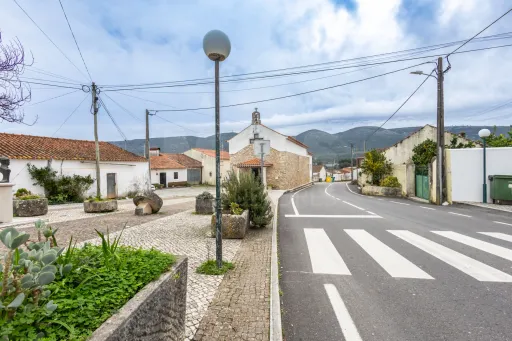 O Seu Refúgio Térreo T2 Remodelado: Conforto e Modernidade em Aljubarrota