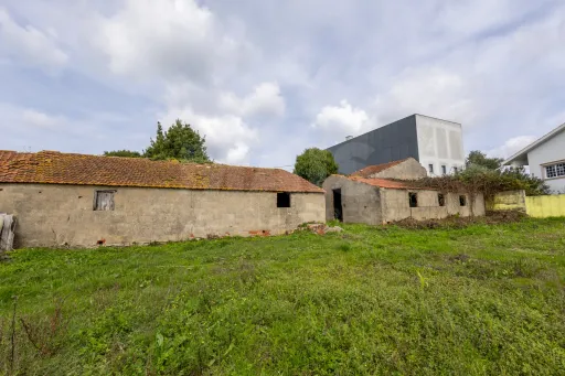 Moradia Térrea para Reabilitar com Terreno, Vista Mar e Vista Sítio da Nazaré – Bárrio, Alcobaça
