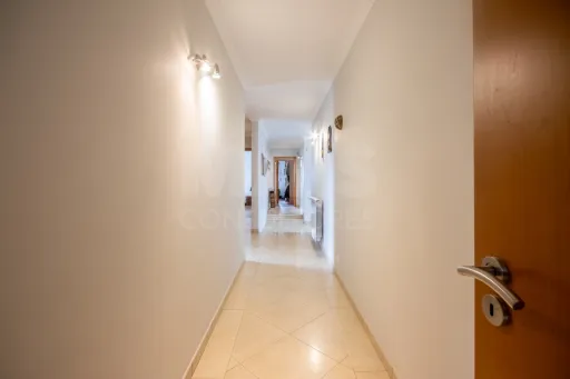 Moradia Térrea T5 com Piscina e Vista Deslumbrante – Serra de Aire e Candeeiros