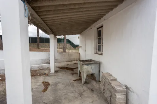 Moradia Térrea T2 para remodelar em Coruche-Vale Mansos