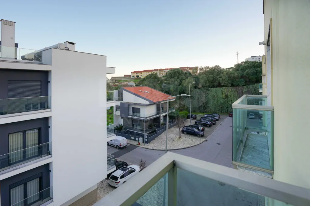 Apartamento T3 Mobiliado | Famões - Urb. Courela dos Fornos