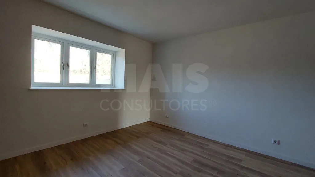Moradia T2 + 2 com excelente logradouro