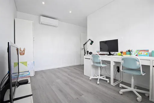 Moradia T4+1 com Quintal e Espaço para Piscina | Famões (Pontinha)
