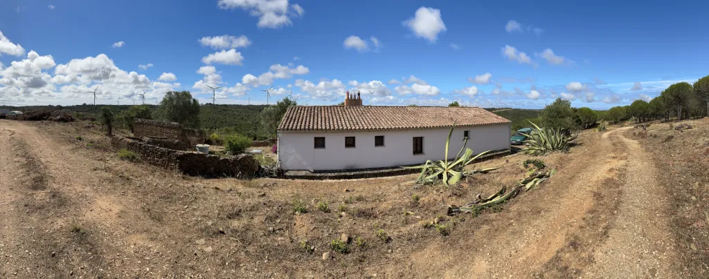 Moradia T3 no campo, perto de Lagos com 15 ha - Negociável