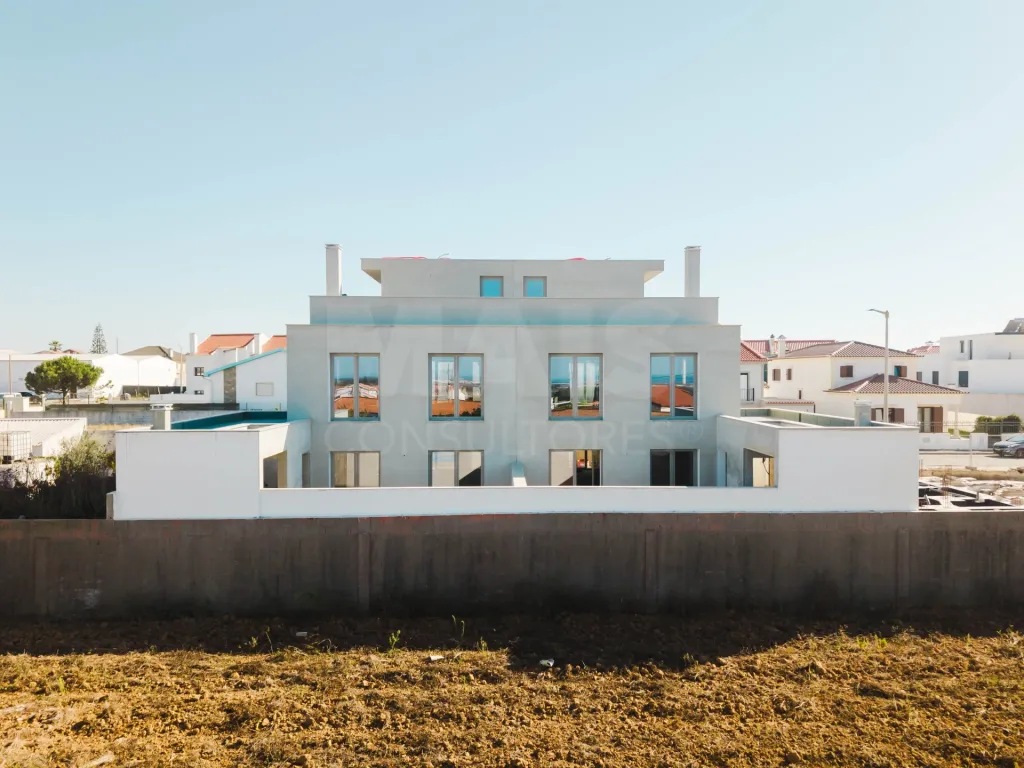 Moradia T3+1, Garagem, Espaço Exterior e Varanda Panorâmica e uma vista