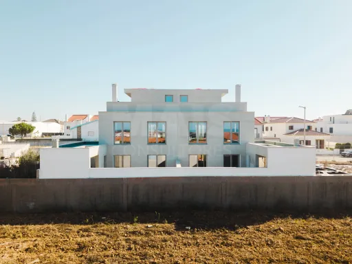 Moradia T3+1, Garagem, Espaço Exterior e Varanda Panorâmica e uma vista