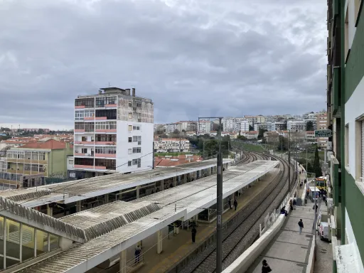 ✨Fantástico T2 com Parqueamento junto à estação de comboios de Queluz