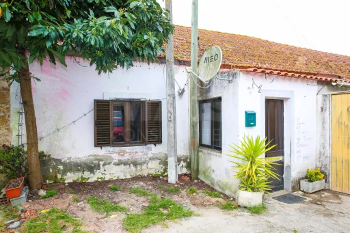 Moradia T2 para Remodelar – Pocariça, Olhalvo