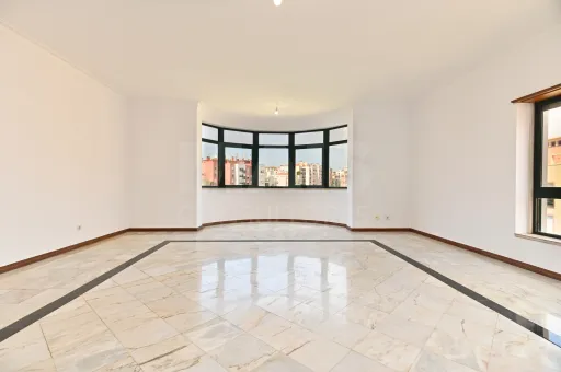 4 bedrooms in Edifício Solar do Marquês, Massamá