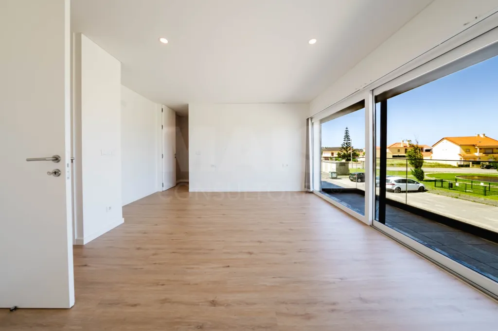Moradia T3+2 Moderna com Vista Mar e Terraço Panorâmico
