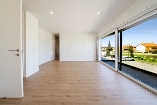 Moradia T3+2 Moderna com Vista Mar e Terraço Panorâmico