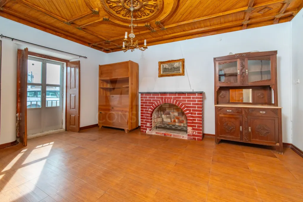 4-Bedroom House with Garage in Marinhais