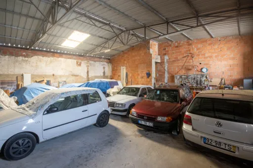 Moradia T2 + 1 com armazém de 138m²