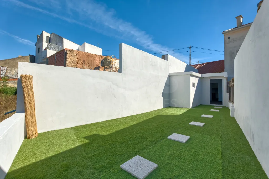 Renovated Single-Storey House - With Two Magnificent Outdoor Spaces