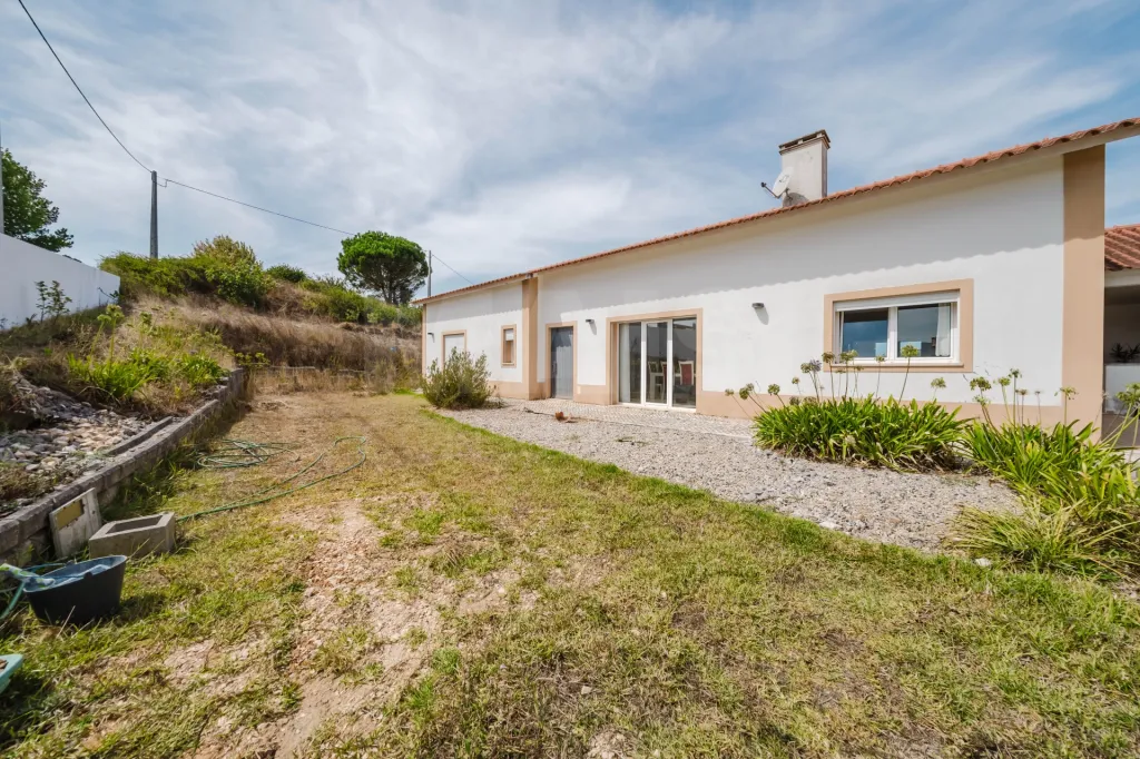3-bedr. house on 1002m2 plot, garden and garage