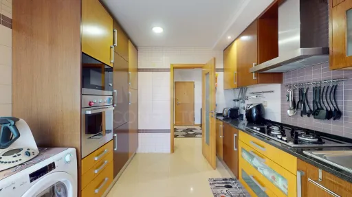 Apartamento T3 com garagem e arrecadação - Caneças