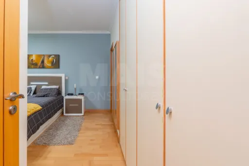 Apartamento T3 com box e vista rio em Vila Franca de Xira