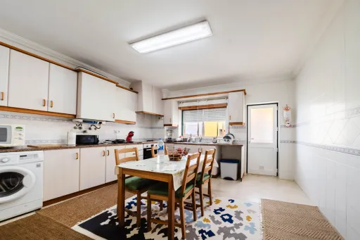 Apartamento T2, com elevador e estacionamento - Caldas da Rainha