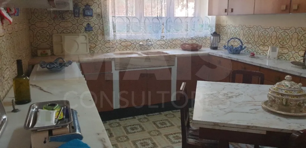 Moradia V 4 + Armazém + Casa Térrea de 45m2 em CASAIS ROMEIROS Santarém