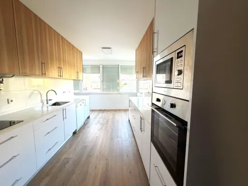 Apartamento T4 em Carnide