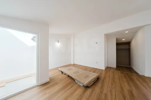 Moradia totalmente remodelada no coração de Peniche!