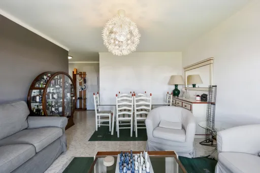 Apartamento T3 vista mar em prédio com elevador