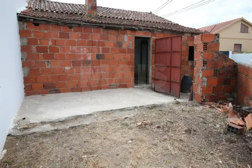 Moradia T1 para remodelar no Maxial | Torres Vedras 🏡