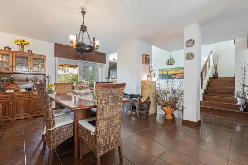 Moradia Contemporânea com terreno 700m2 em Soltroia – Próxima da Praia