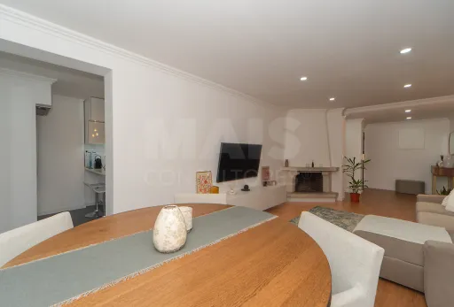 Refurbished 2-bedroom apartment