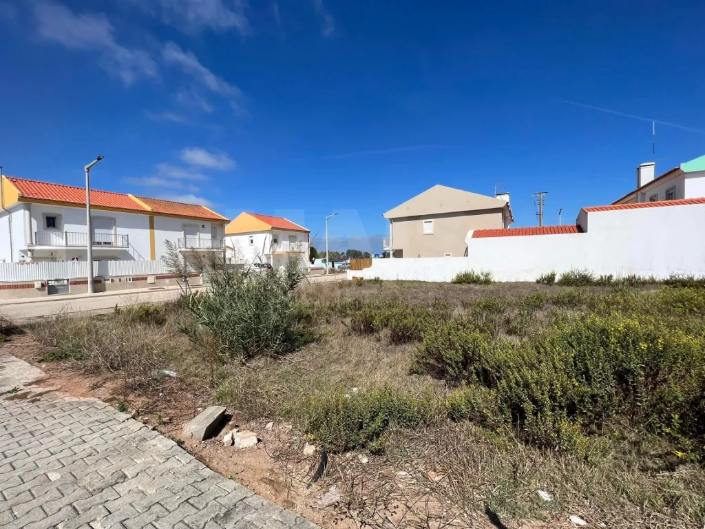Lote de terreno para construção em Atouguia da Baleia