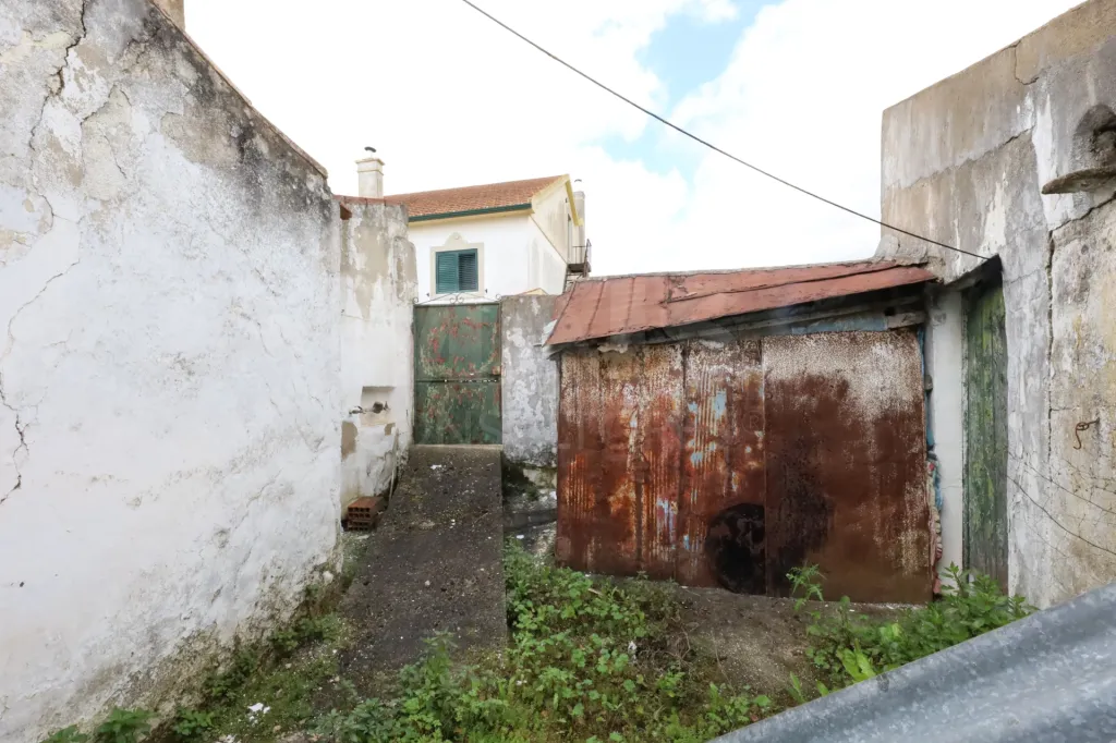Casa de habitação e terreno Meca- Alenquer
