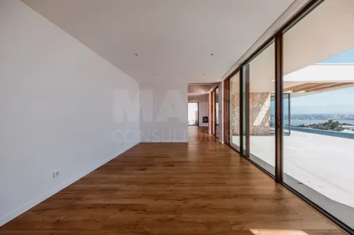 Moradia T5 com Piscina - Vista Golfe e Mar