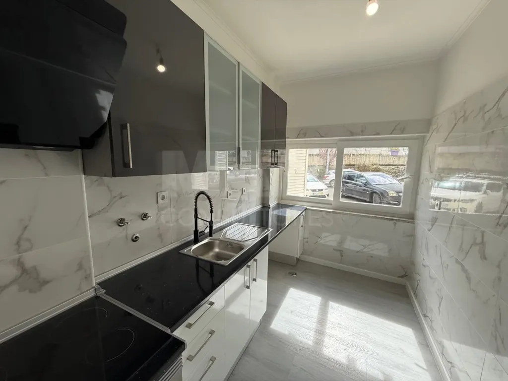 Apartamento T2 Oeiras Com Arrecadação