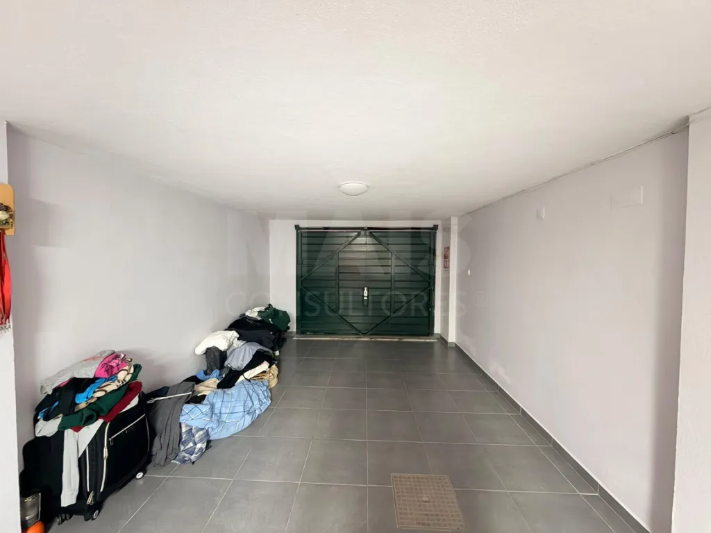 Apartamento T2 com Garagem e Logradouro em Atouguia da Baleia