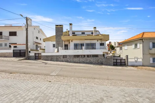 Moradia T14 frente mar em Peniche